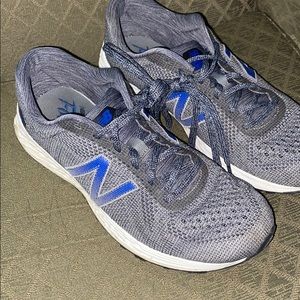 Men’s New Balance tennis shoes